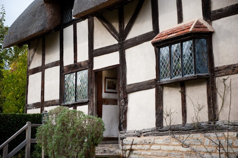 Windows in need of repair at Anne Hathaway's Cottage