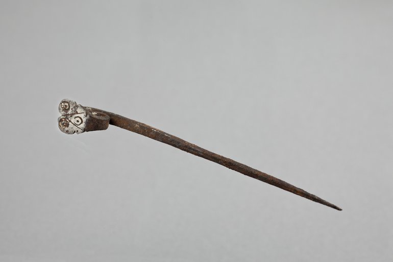 Hair or dress pin with heart-shaped detailing, 17th century [STRST : SBT 2016-10/3]