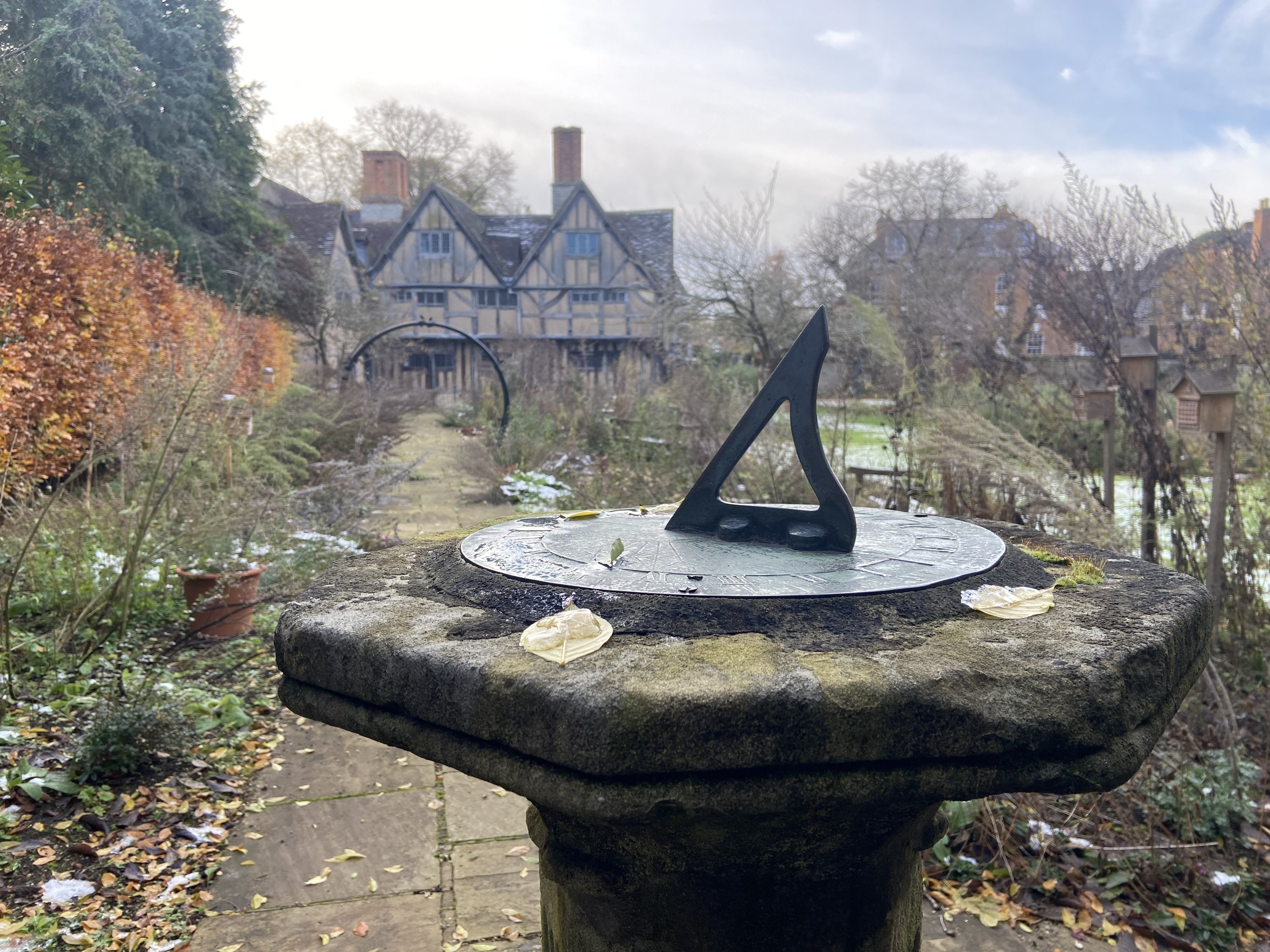 Seasonal_garden_at_Halls_Croft